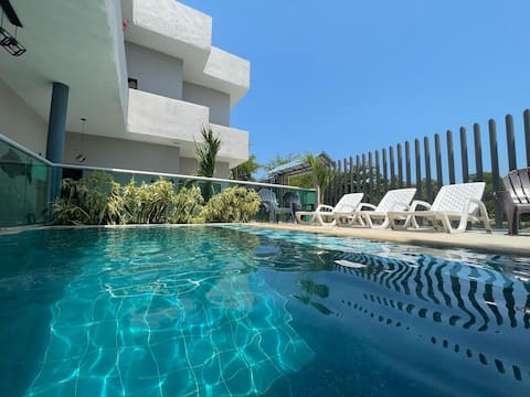 Popular Airbnb listing: Beautiful room with pool in Coveñas