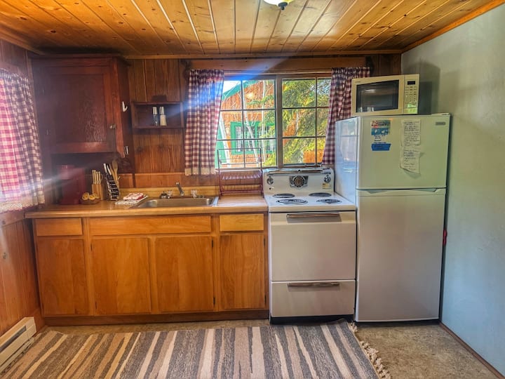 The Grand Inlet Cabin | Lakeview Getaway - Grand Lake