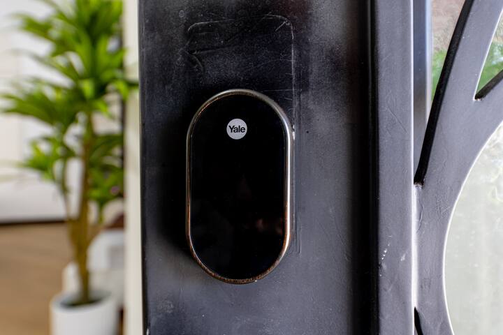 Spacious Luxury Home With Private Pool gallery image 2