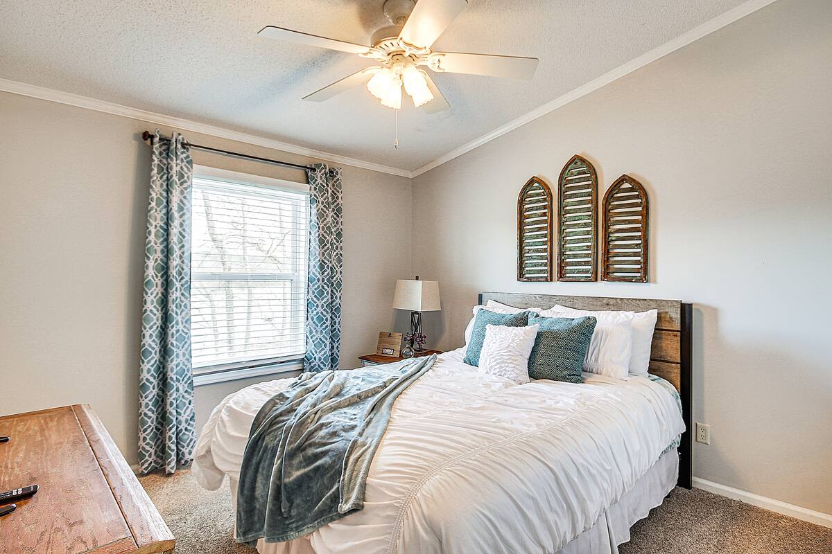 Spavaća soba 3 | Bračni krevet (160x200) | Stropni ventilator 