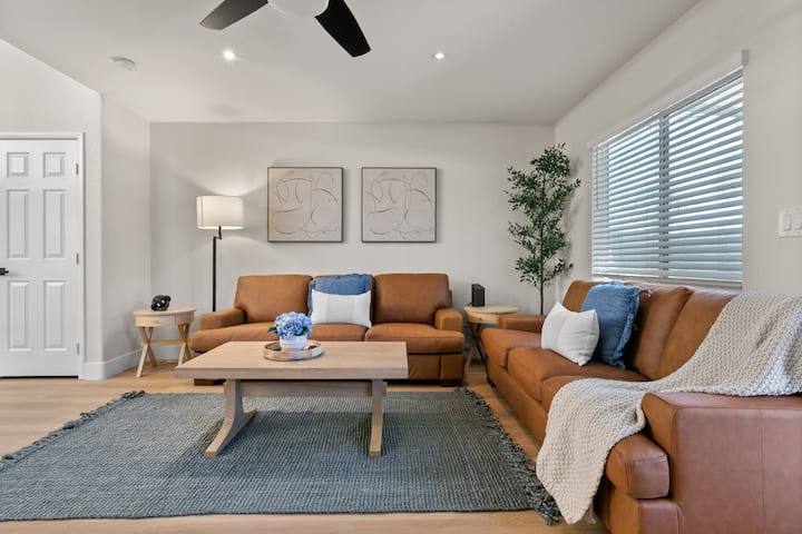Spacious 4 Bd Home W/theater, Billiard, And Pool! - 北拉斯維加斯