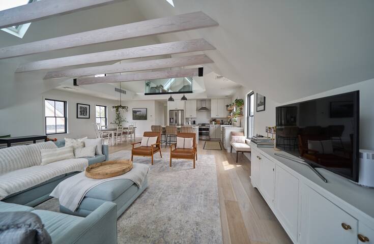 Renovated Town Home near Brown/RISD gallery image 2