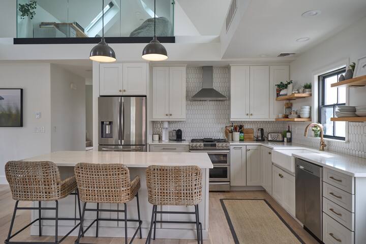 Renovated Town Home near Brown/RISD gallery image 3