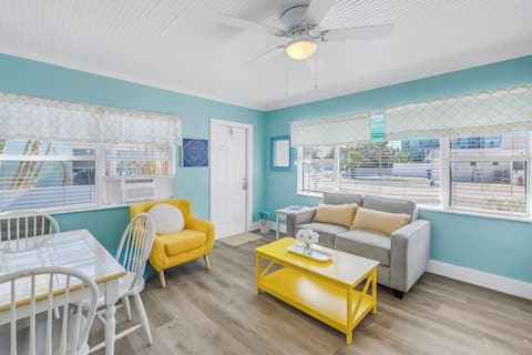 Top Airbnb: Coconut Vacation Rentals/1BR/Pool/Steps to Beach! in Bradenton Beach