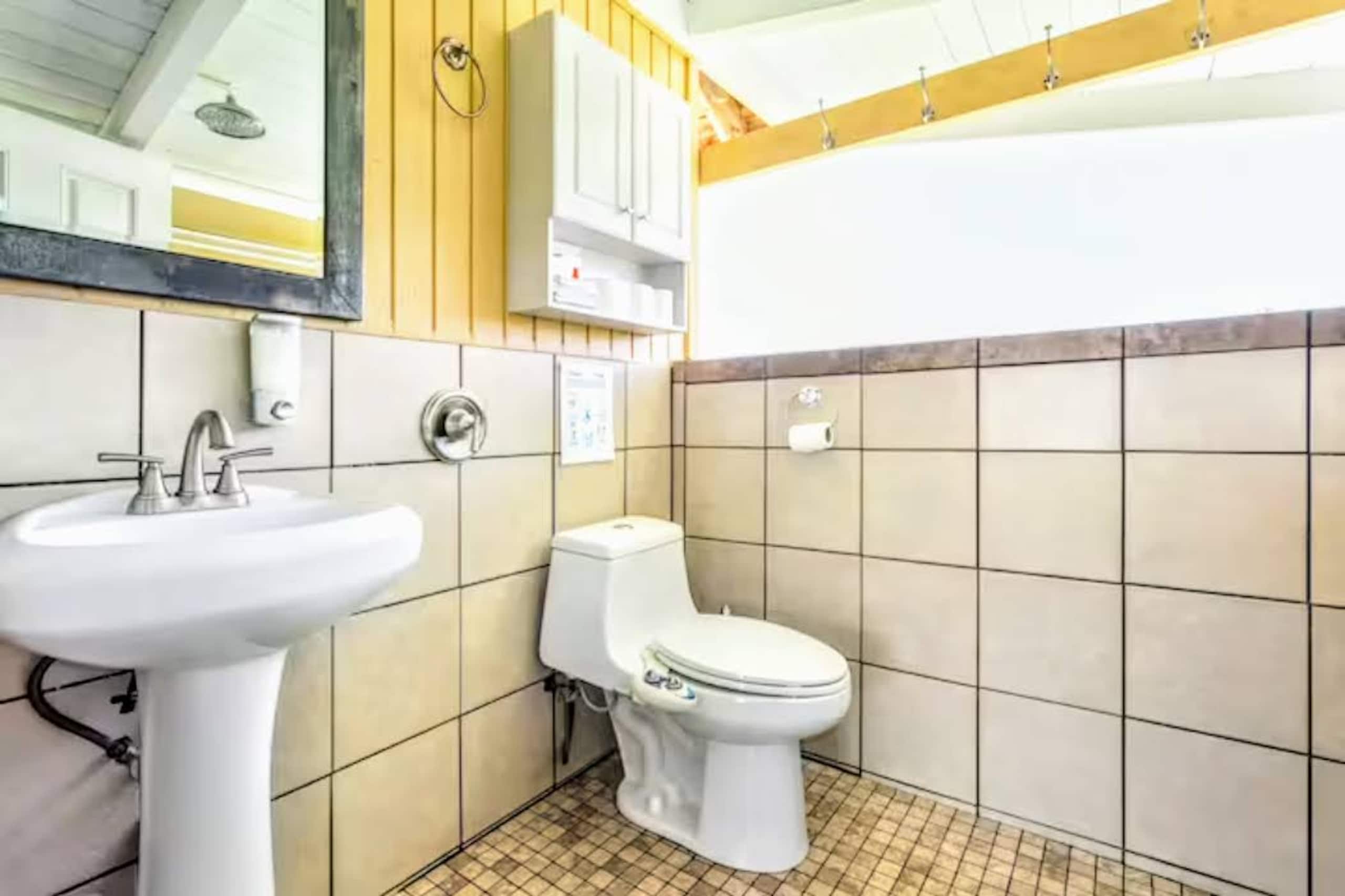Home in Pepeekeo · ★5.0 · 1 bedroom · 1 bed · 3 shared baths - Image 21