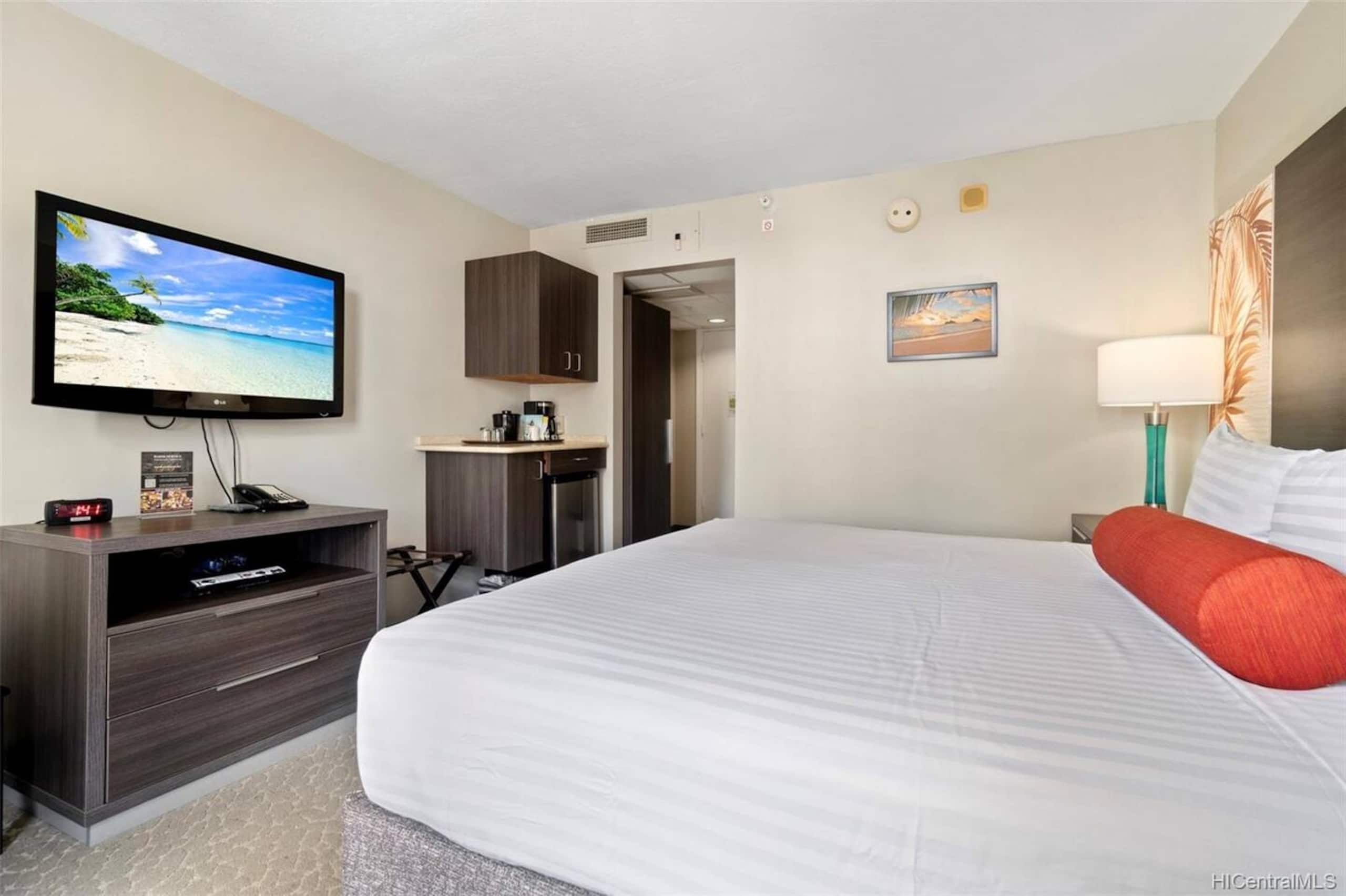 Hotel in Honolulu · ★4.93 · 1 bedroom · 1 bed · 1 private bath - Image 2