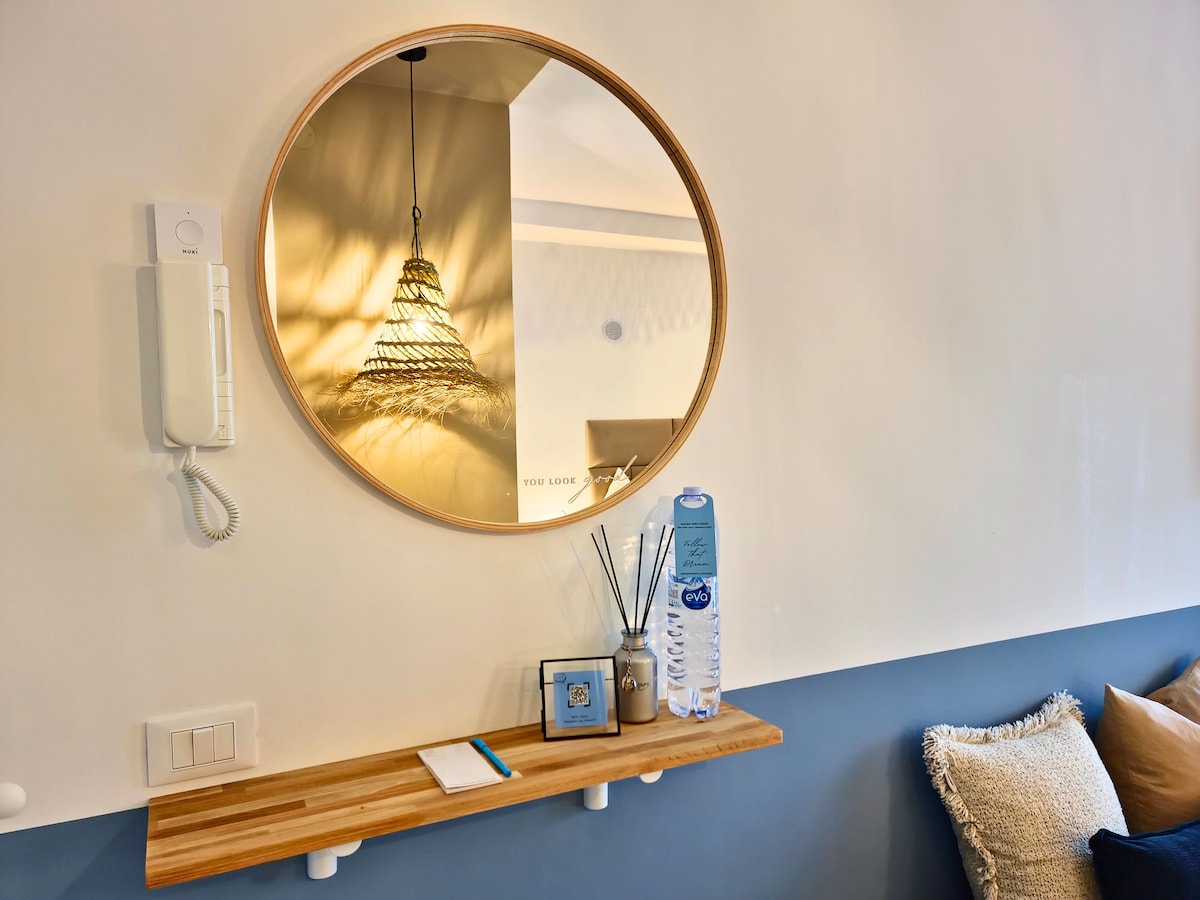 Popular Airbnb listing: Studio|Balcony|Self Check-in|400m from Lake|55" TV in Lignano Sabbiadoro