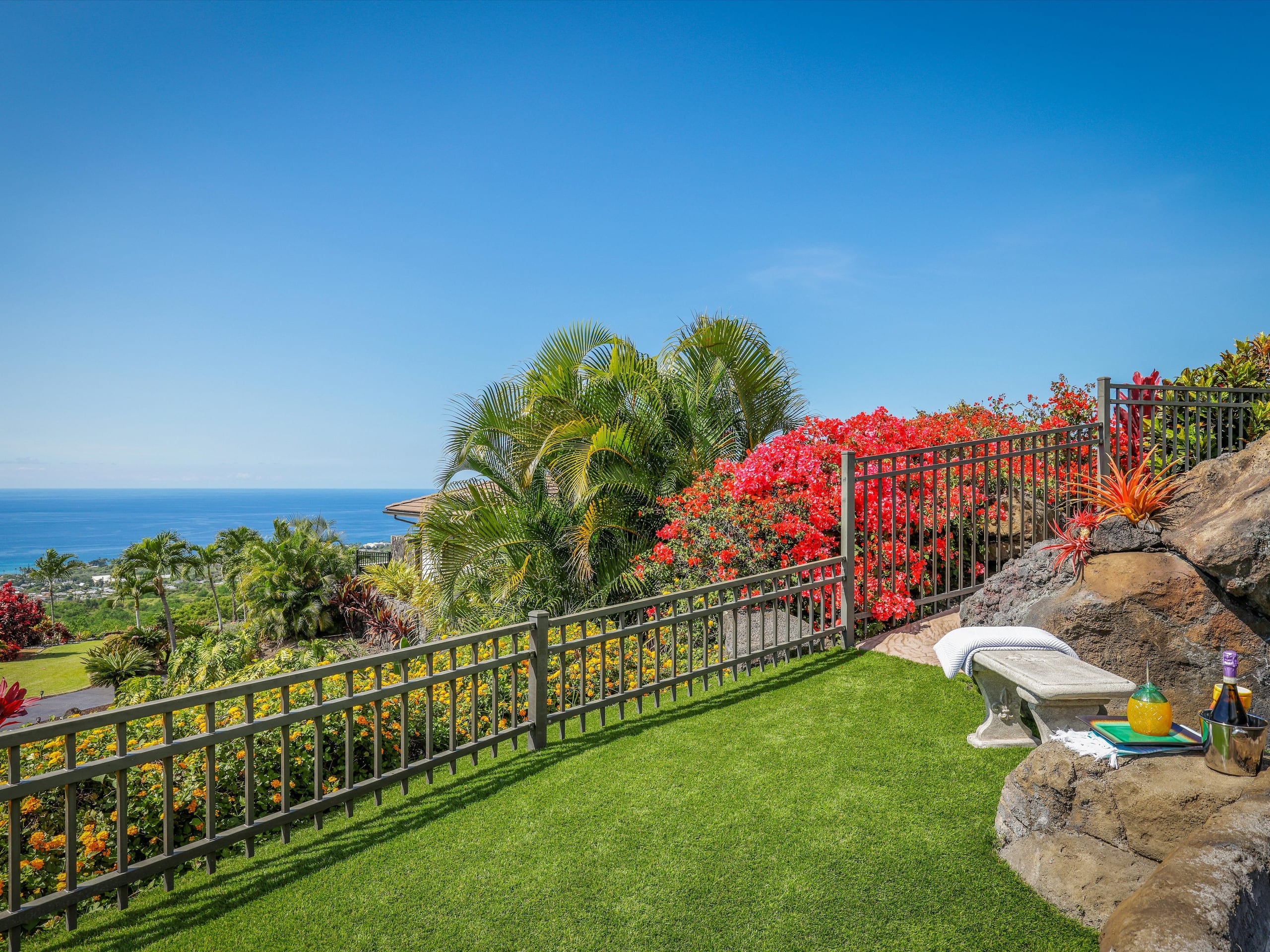 Home in Kailua-Kona · ★4.94 · 3 bedrooms · 3 beds · 3 baths - Image 14