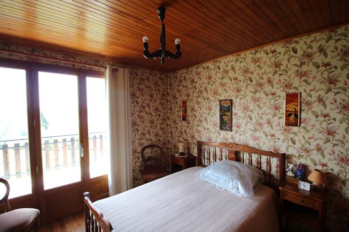 спалня 1 край езеро с балкон