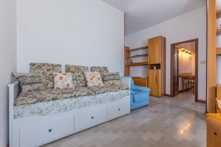 Guesthost - Maggiore Hospital & Ara Stadium Apt - Casalecchio di Reno