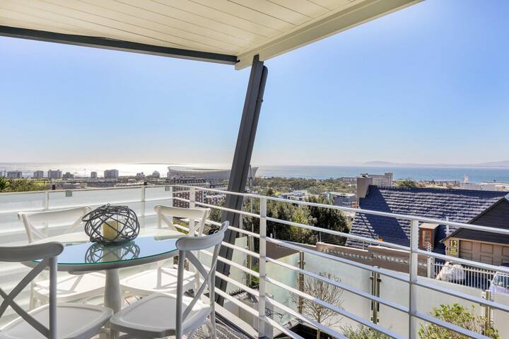 Stunning views on Signal Hill gallery image 3