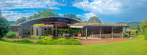 Charming eco-house at the foot of Mount Rigaud