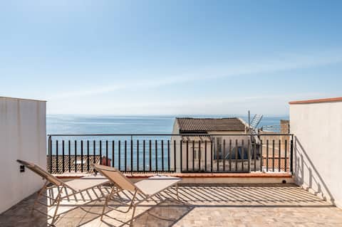 GuestHost - Fay House Sweet Seaview with Solarium!