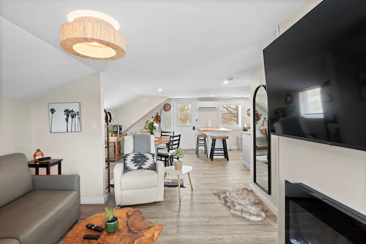 The Nontoxic Loft | Luxury Wellness Stay + Patio - Grand Bend