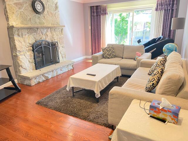 Lovely house in a nice safe community gallery image 4