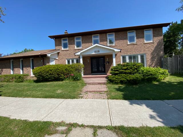 Lovely house in a nice safe community gallery image 2