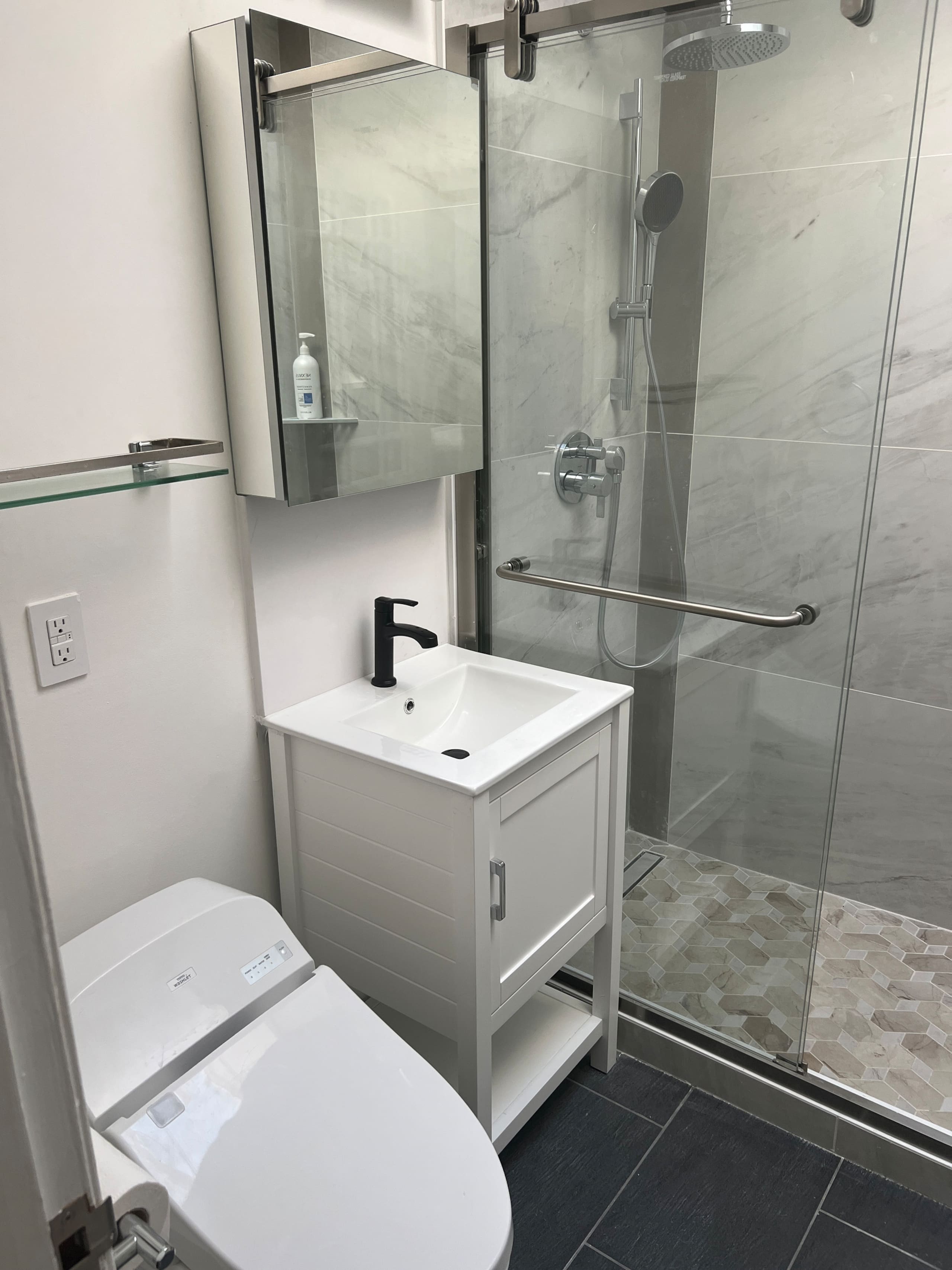 Home in San Francisco · ★4.71 · 2 bedrooms · 2 beds · 1 bath - Image 6