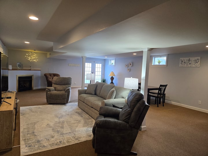 Large Basement Apartment In Boonsboro - リンチバーグ, VA