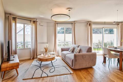 Top Airbnb: Studio 21 - A Monkey in Winter in Tourgéville