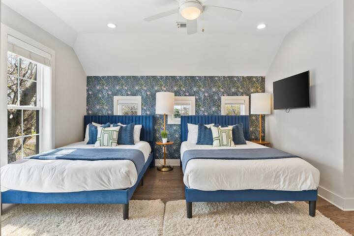 Modern Bliss – 2 mi Broadway w/ Garage by 12 South gallery image 4