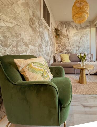 DT Chic Mono-Fantasy 2BR w/Free Parking