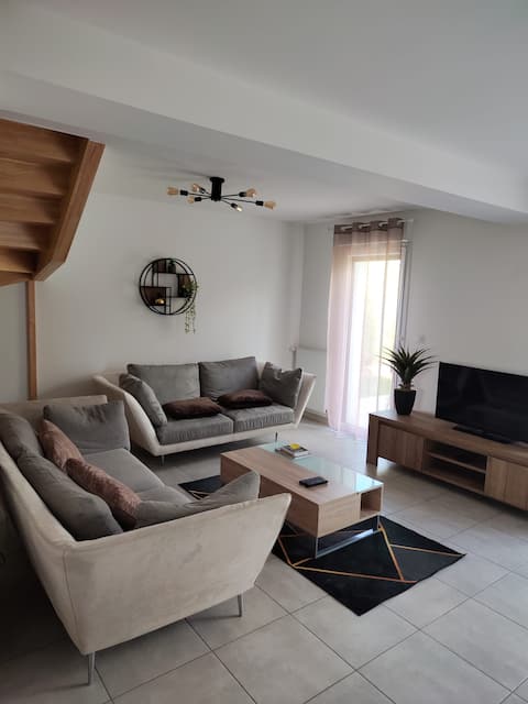Quiet 93 m² house with garden, close to shops