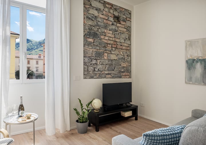 Exclusive Blue Apartment - Como Center / Station - Como