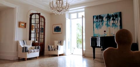 Chateau Mont Joly B&B: "Four Poster"  (near Pau)