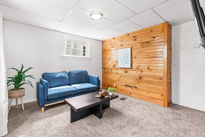 Adorable Akron Abode - Akron
