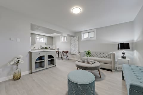 Top performing Airbnb: Full home near trendy Bridgeland in Renfrew