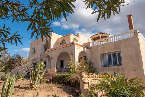Apartment in a villa, sea view.