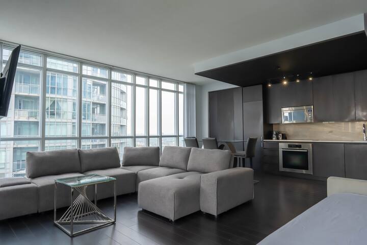 Elegant 3BR Suite w/ Lake & park Views | 6Sleep gallery image 2