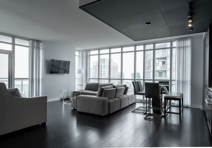 Elegant 3BR Suite w/ Lake & park Views | 6Sleep