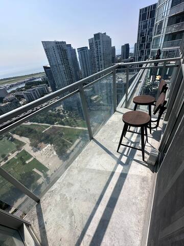 Elegant 3BR Suite w/ Lake & park Views | 6Sleep gallery image 3