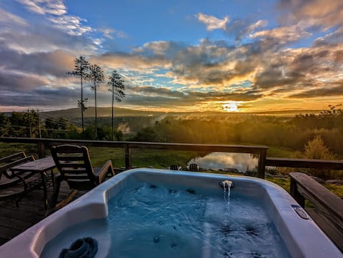 Privacy, River, Pond, A frame Hot Tub EPIC Views,