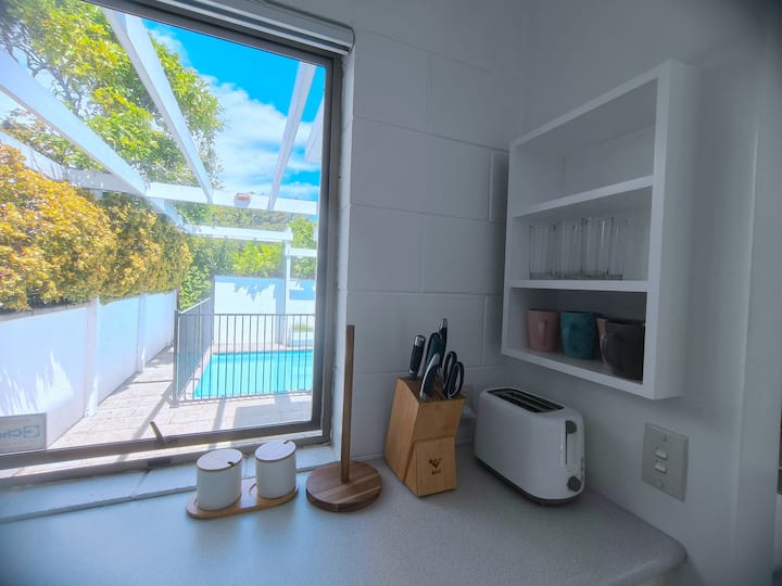 Private Cosy Guest Suite W/ Home Cinema Vibes - Auckland