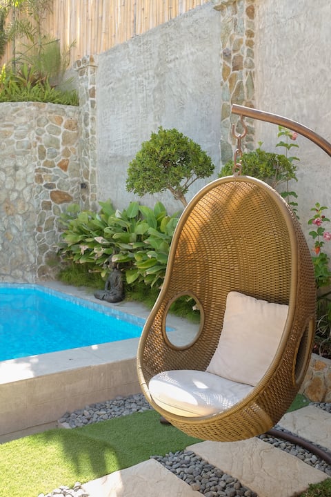 Hidden Villa in Chrysanthemum