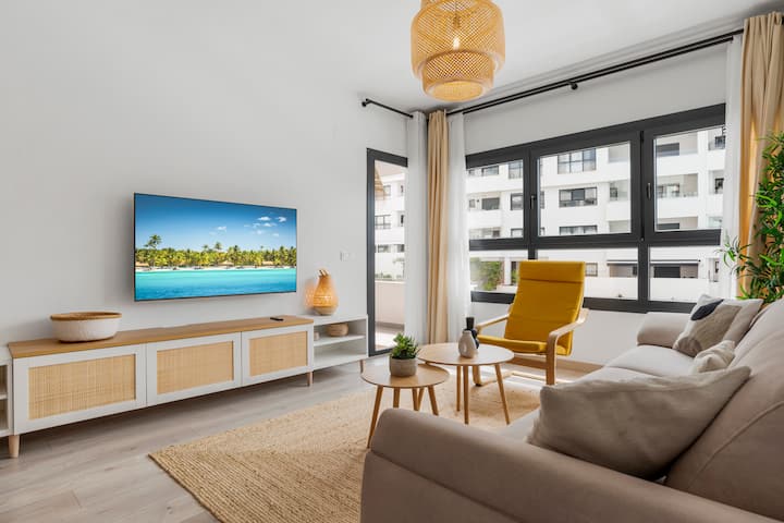 Elegant Apartment Near The Beach & Old Town - Estepona