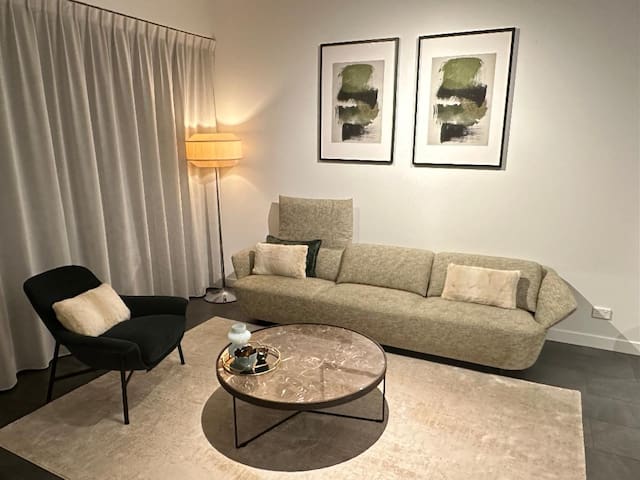 Luxury 2BR Apartment in Ascot