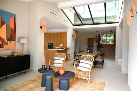 Airbnb performant: Villa Boucharel, large swimming pool, 10 min walk to the beach à Roquebrune Sur Argens