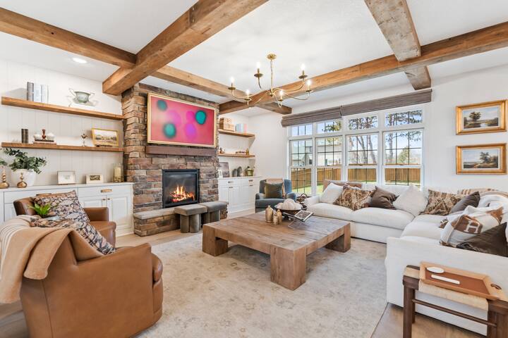 Lux Retreat-Indoor Hot Tub+Sauna+Designer Finishes gallery image 3