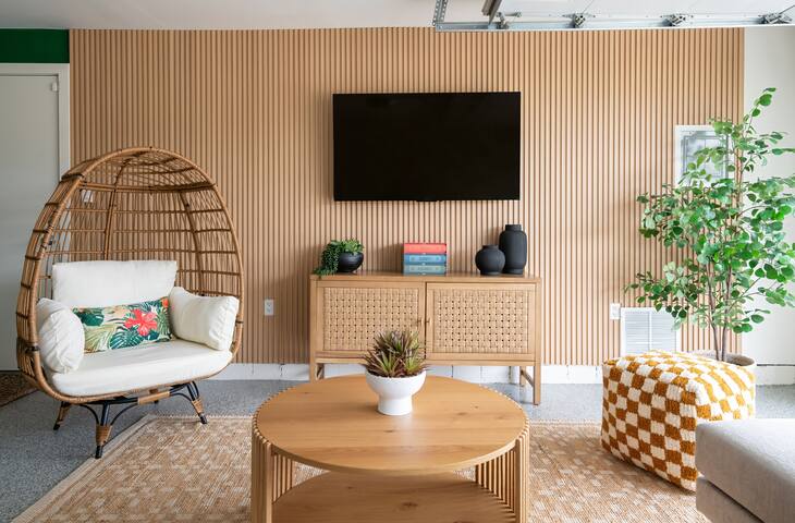 Luxury 5BR Retreat:Jacuzzi-Fire Pit-Game Room-Golf gallery image 4