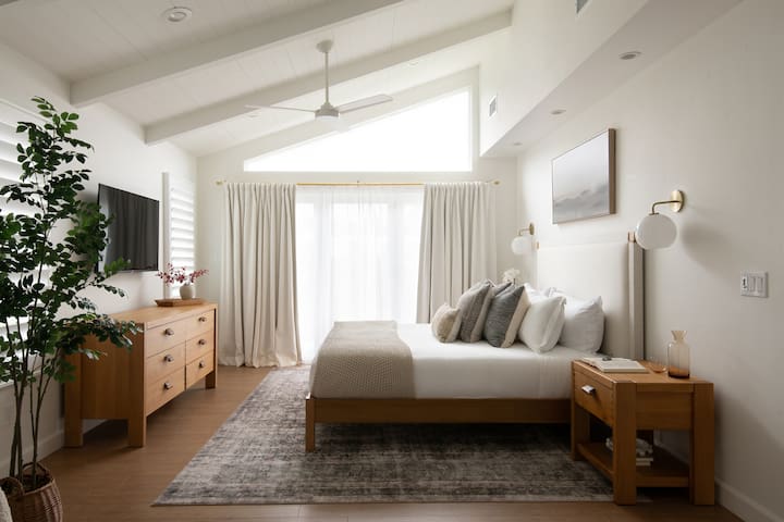 Luxury 5BR Retreat:Jacuzzi-Fire Pit-Game Room-Golf gallery image 3