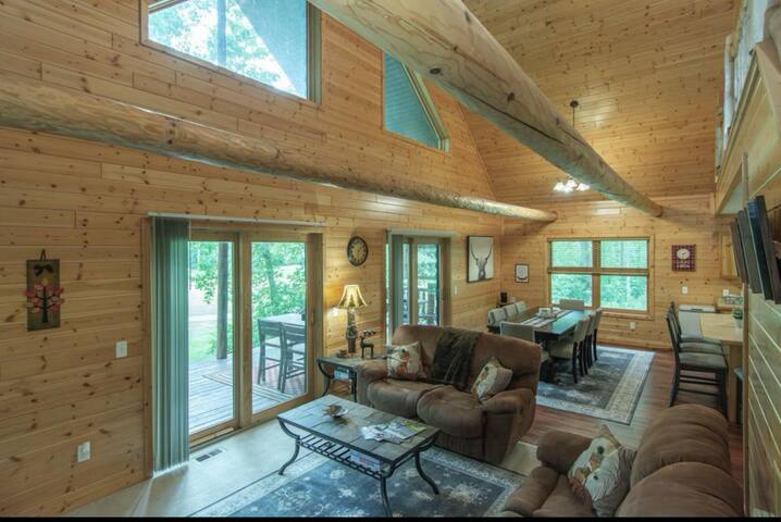 Lake Country Golf Cabin Retreat gallery image 2