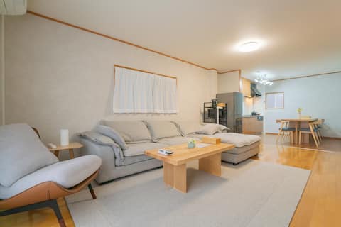 Bamboo Inn Newly Renovated Single Building with Courtyard Near Namba Business District Direct Access