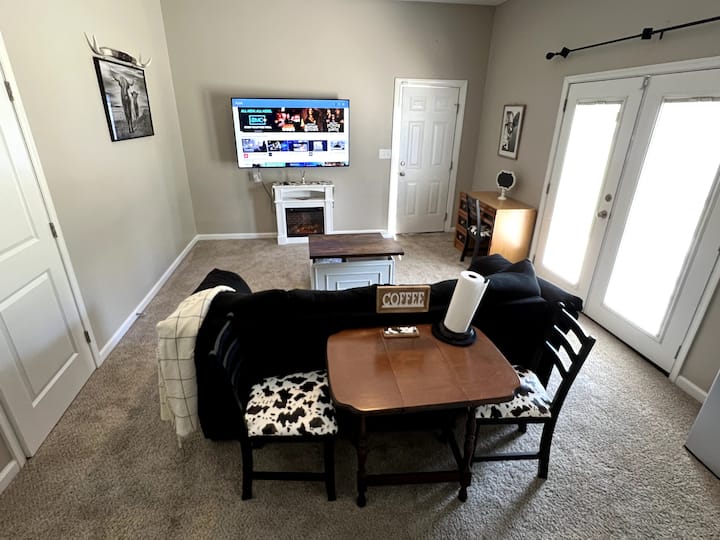 1-bedroom W/ Private Entrance, Patio, & Parking - Petersburg, VA