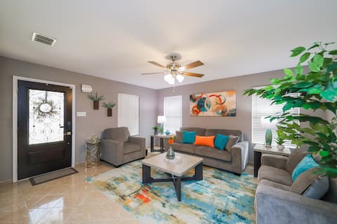 Popular Airbnb listing: Spacious 5 BR Getaway with A Serenity Backyard! in Laredo