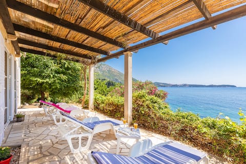 UNIQUE Secluded House on the sea
