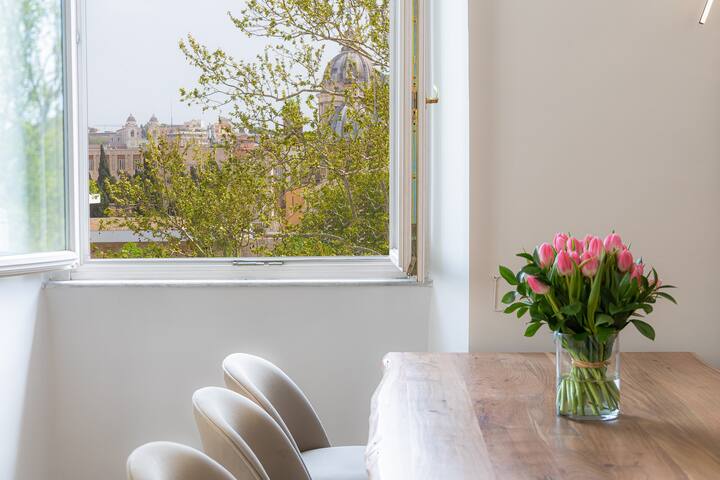 Rental in Rome An elegant house on the Lungotevere