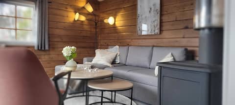 Popular Airbnb listing: Cozy cabin with lake view! in Narvik